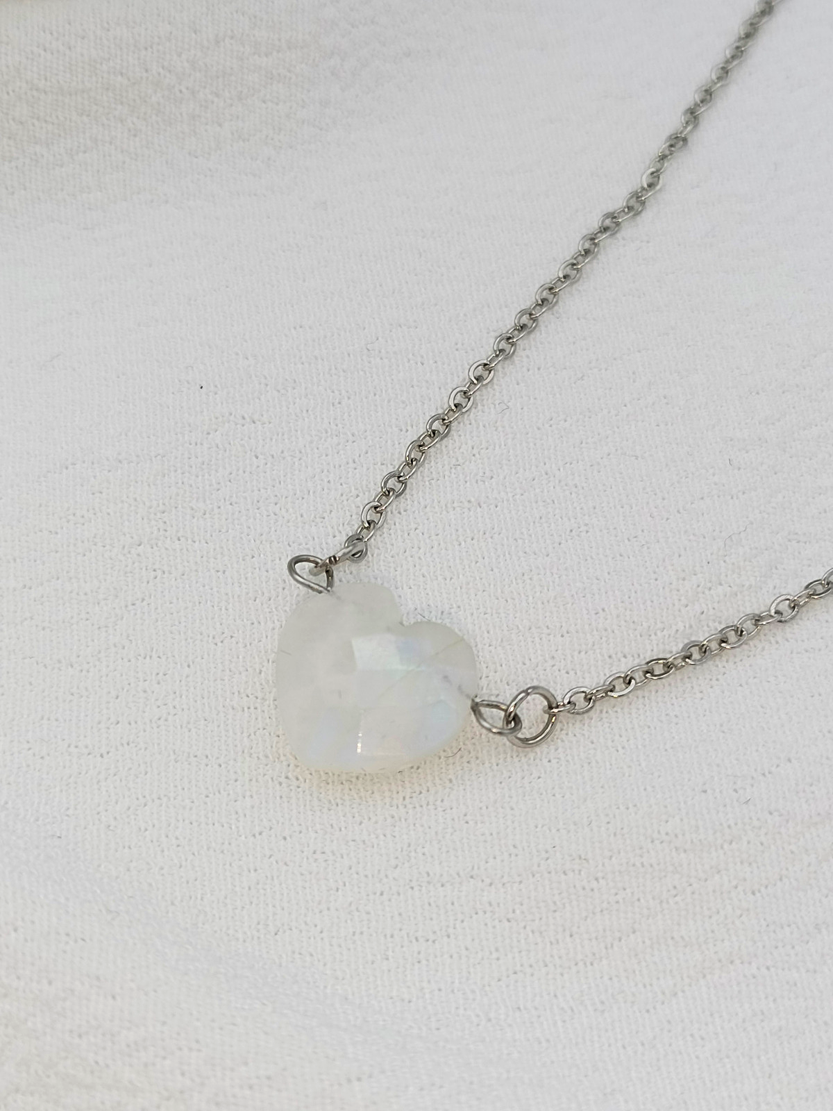 Collana Pietra Labradorite bianca a forma di cuore -Valentina Moonsoul